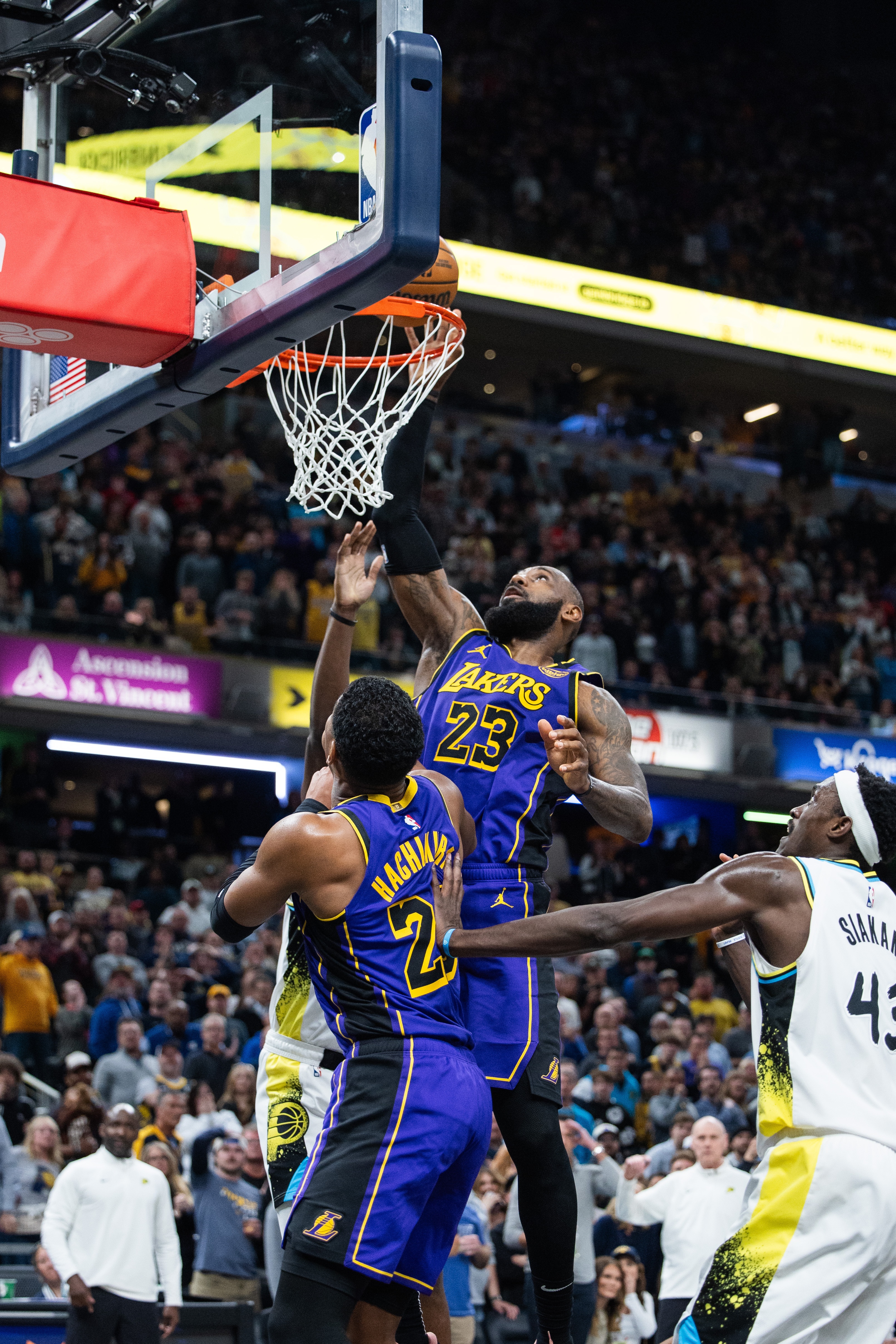 洛杉矶快船发布备战花絮，关键时刻绝杀压哨，足总杯任务艰巨，年轻球员得到机会的简单介绍