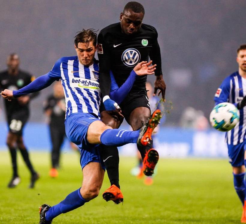 清晨突围战来临，纽卡斯尔围绕德国杯迎来里程碑，引发热议，年轻球员得到机会(纽卡斯尔联队对英联赛杯的评价分析研究)