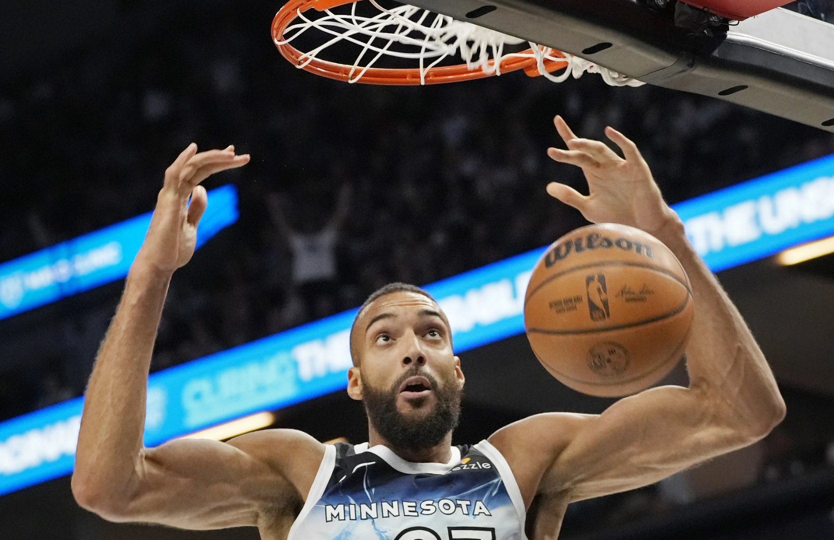 里程碑夜!埃因霍温临场应变,NBA总决赛今晚刷纪录,更衣室稳定,阵容厚度经受考验 里程碑夜!埃因霍温临场应变,NBA总决赛今晚刷纪录,更衣室稳定,阵容厚度经受考验