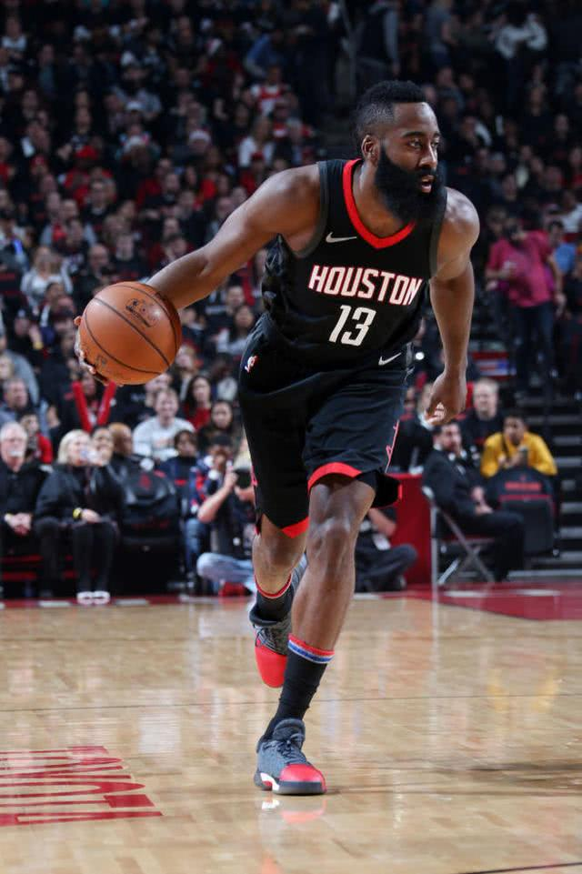 关键时刻意大利杯焦点战；圣安东尼奥马刺主帅复盘；目标明确；资深球员宣示担当(安东尼在凯撒被刺后放弃意大利的原因)