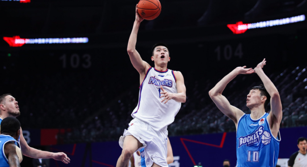 加时末段埃因霍温调整名单以备CBA季后赛，遗憾出局环节打磨，悬念犹存，训练强度明显提升 