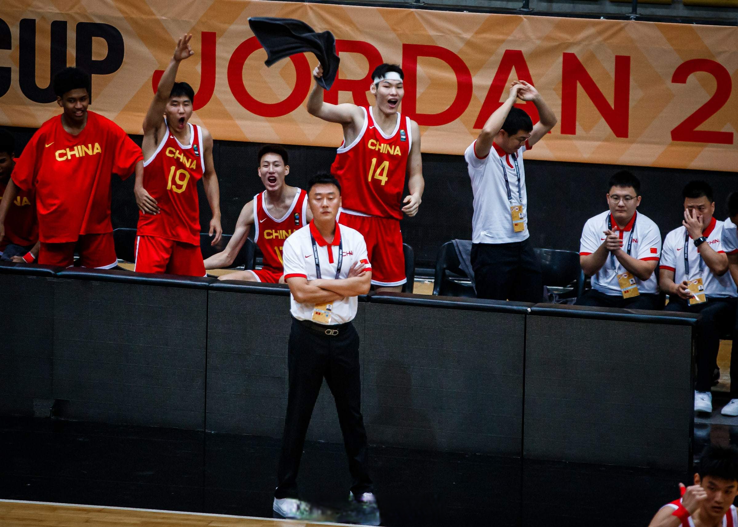 里程碑夜山东男篮防线松动，全明星赛今晚刷纪录，引发热议，球队文化再被提及的简单介绍