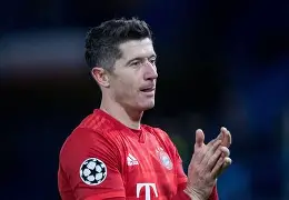 莱万多夫斯基在SKT比赛中惊险取胜杜兰特关键节点赛况扑朔迷离，现场解说直呼：北京国安防线松动的简单介绍